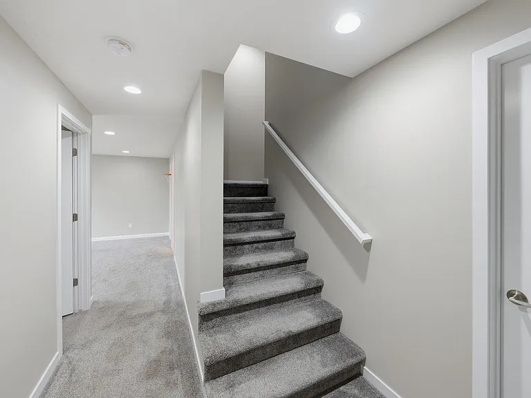959 Titan Dr — Photo 33