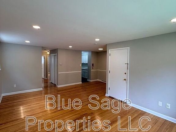 4th image of 4424 Bloomfield Ave APT A