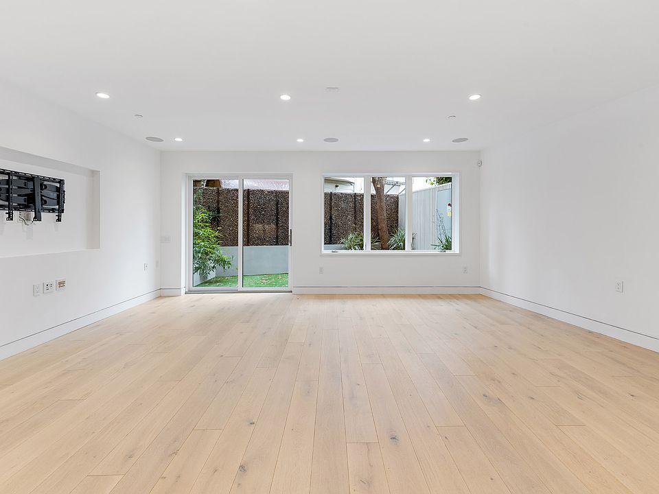 1st image of 270 Mallorca Way