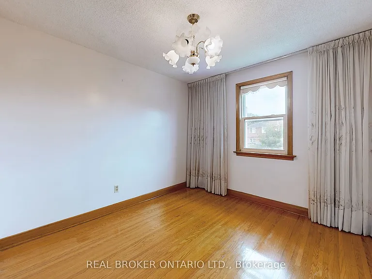 3241 Dufferin St — Photo 26