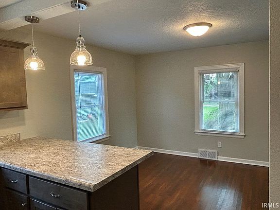 5th image of 104 N Whitley St