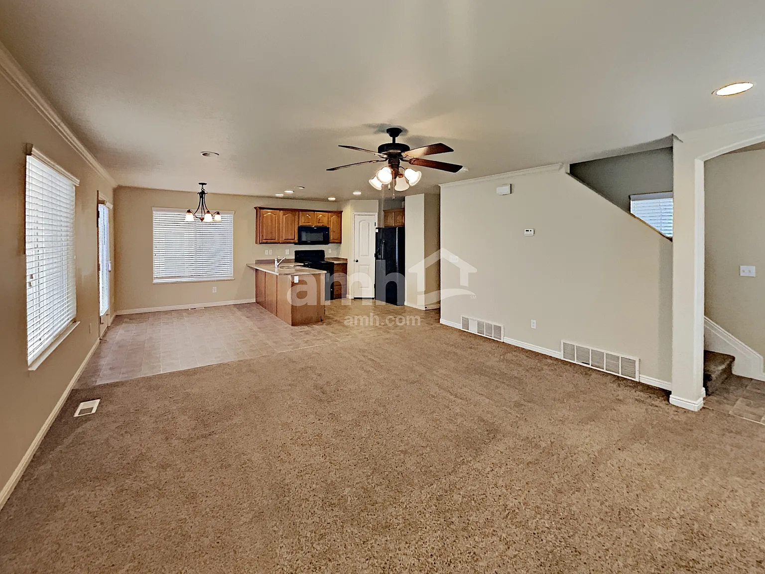6 bed, 3.0 bath, 2338 sqft, $2,420 — Photo 4