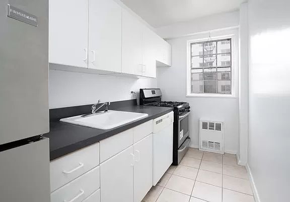 4th image of 175 W 12th St APT 9H