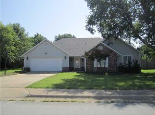 1711 Oriole St, Springdale, AR 72764