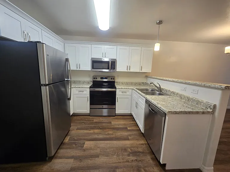 470 Serenity Ct #B — Photo 5