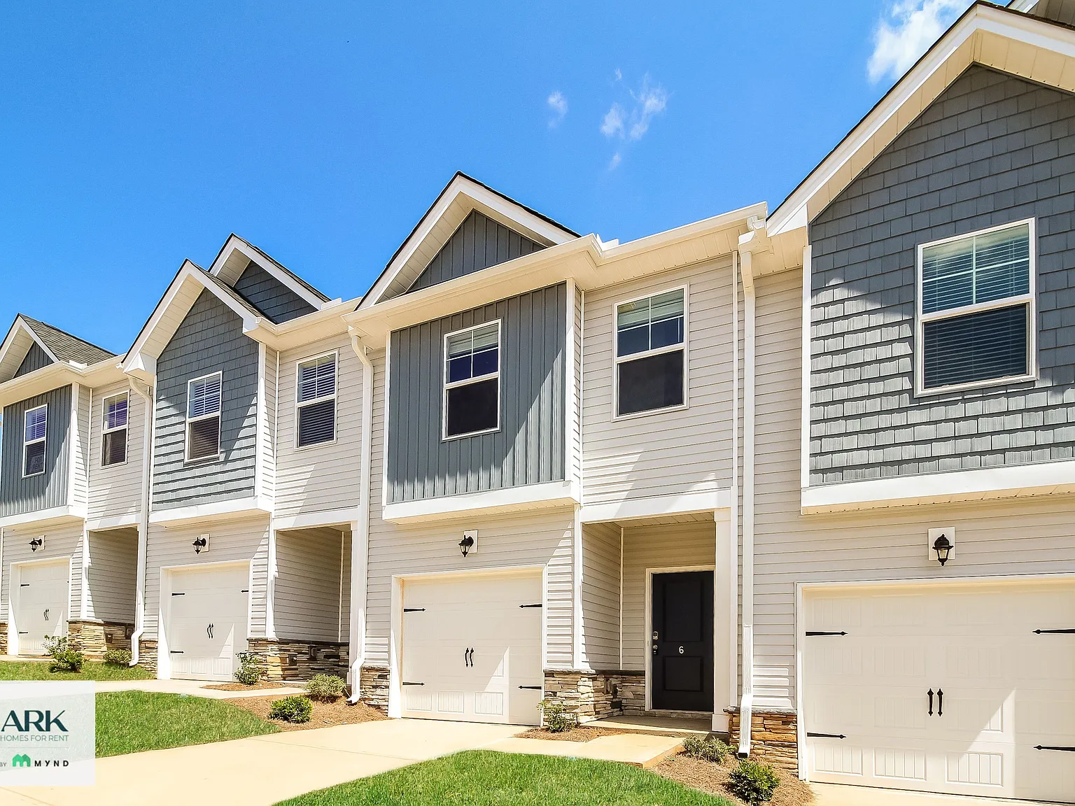 3 bed, 2.0 bath, 1482 sqft, $1,809 — Photo 2