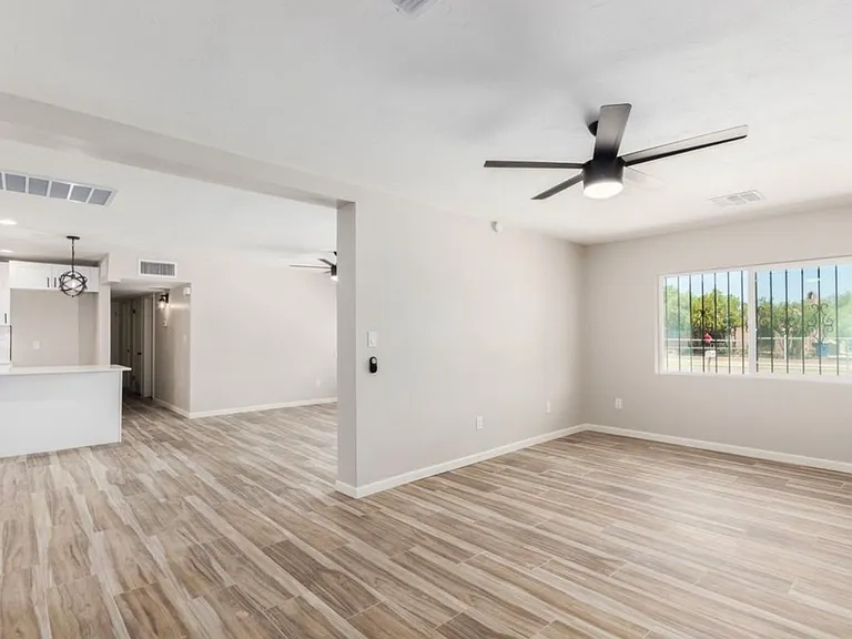 2222 E Blacklidge Dr — Photo 32