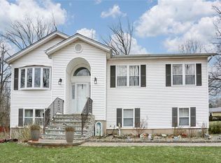 14 Aron Ct, Spring Valley, NY 10977