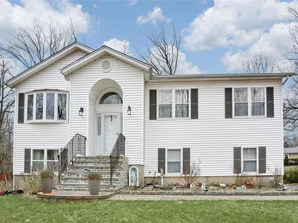 14 Aron Court, Spring Valley, NY 10977