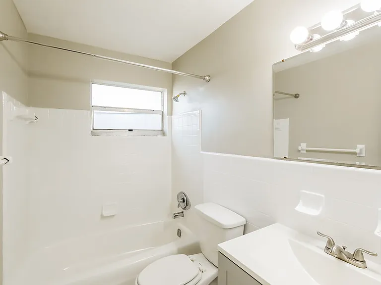 6885 NW 27th Ct — Photo 12