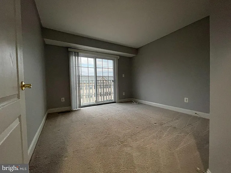 14837 Cloverdale Rd — Photo 11