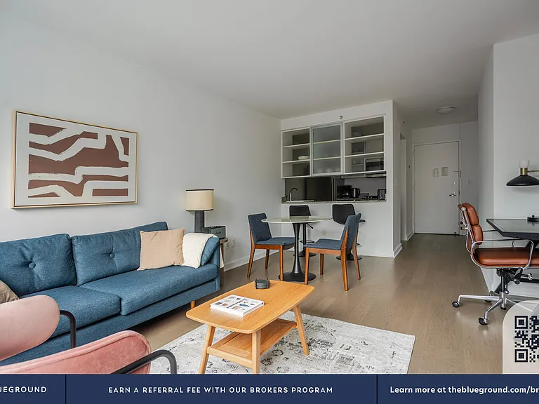 500 W 56th St #719 — Photo 4