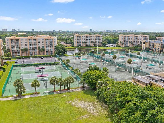 3rd image of 2882 Tennis Club Dr #4-203