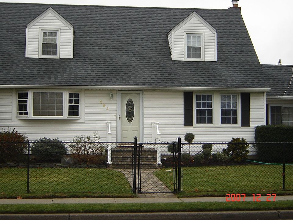 1st image of 904 Uniondale Ave