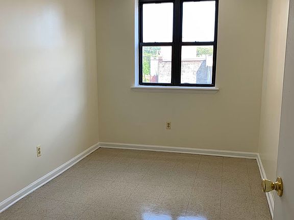 5th image of 1665 Bedford Ave Ste 3