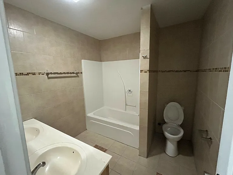 Falcon Crest Two Bedroom Bathroom