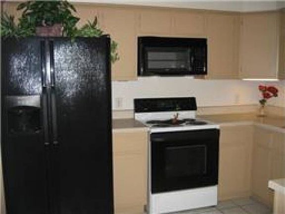 5th image of 2210 Dorrington St #30
