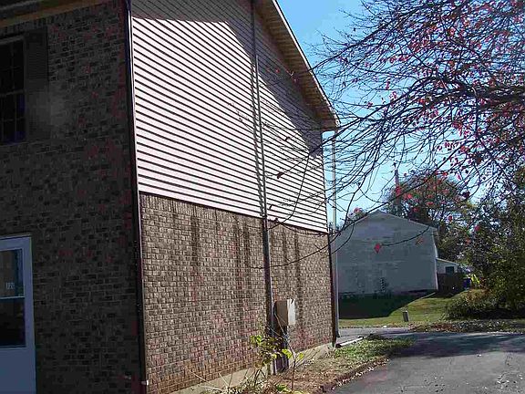 2nd image of 126 Westwood Cir APT D