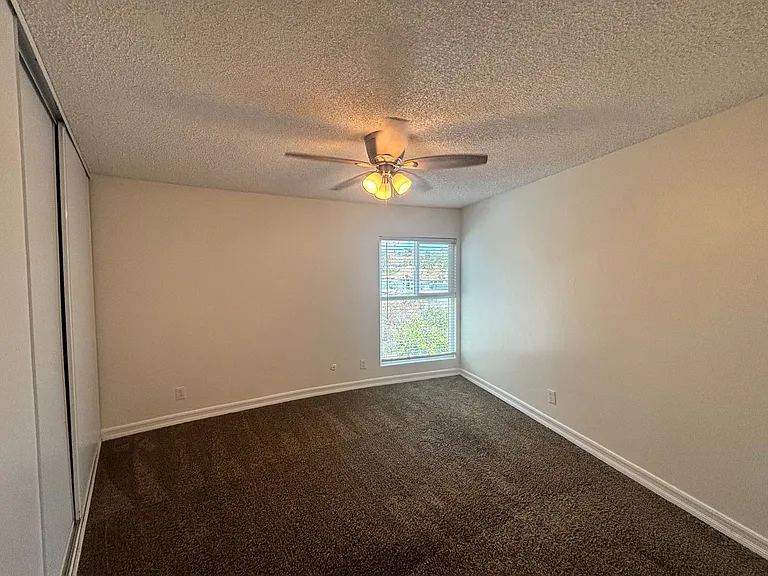 University Terrace Apartments — Photo 38