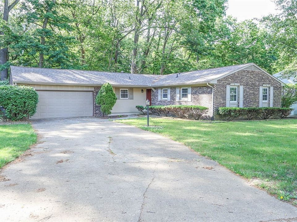 1st image of 44 Lakeshore Dr