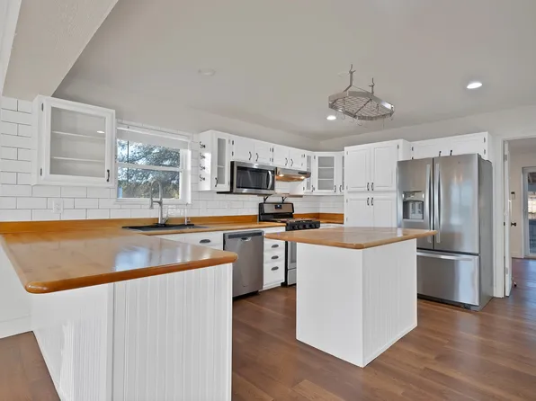 528 Mill Creek Ct, Azle, TX 76020