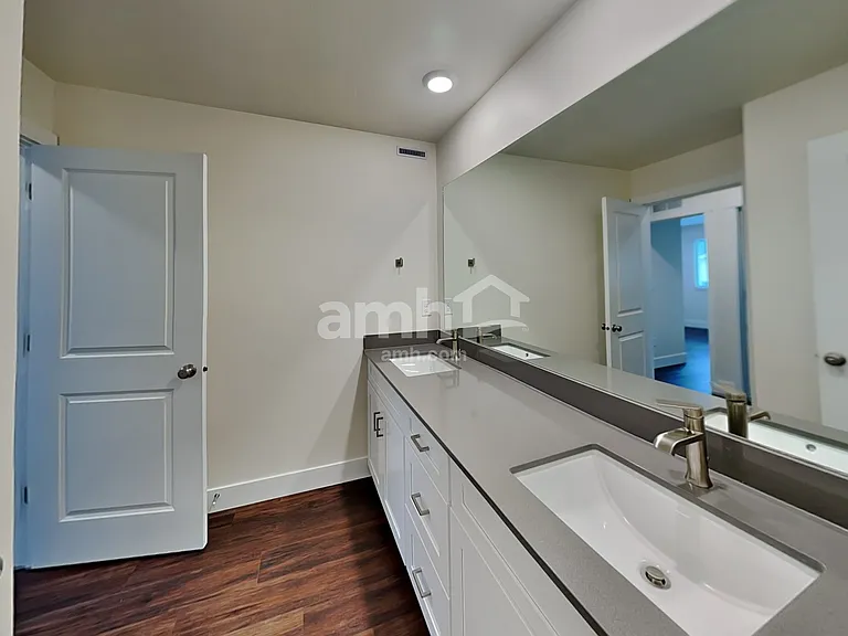 1052 S Woodsome Ave — Photo 17