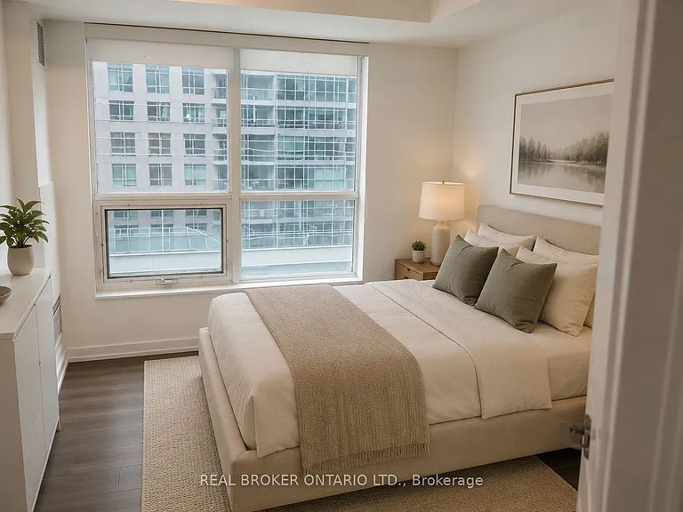 18 Yonge St #1013 — Photo 5
