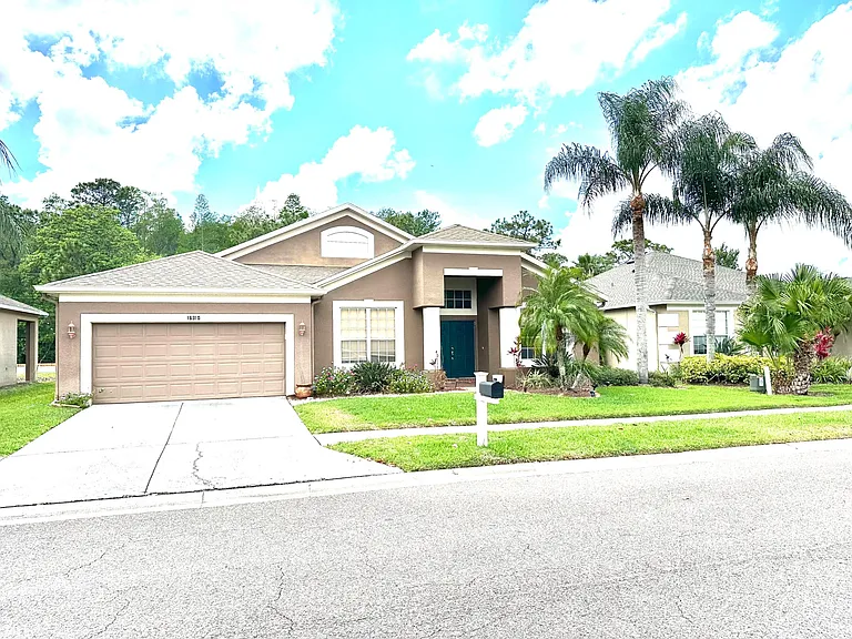 16310 Nikki Ln — Photo 2