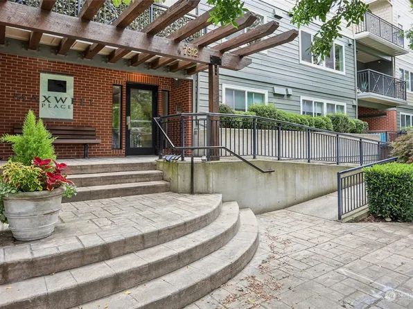 7912 170th Avenue NE #104, Redmond, WA 98052