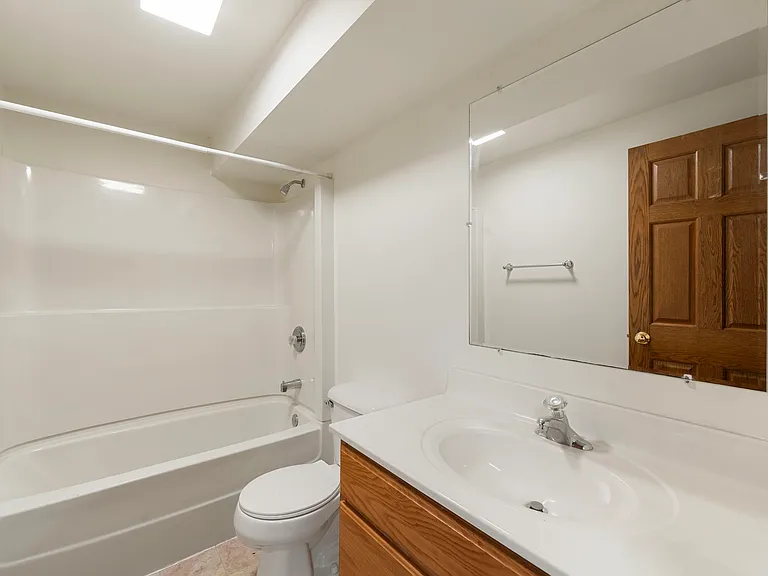 1477 Stonefield Dr — Photo 8