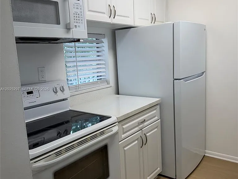 8560 N Sherman Cir #404 — Photo 2