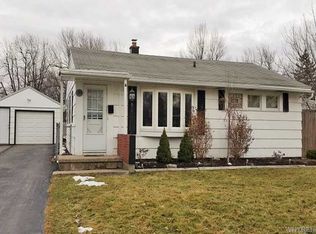 195 Meadow Lea Dr, Amherst, NY 14226