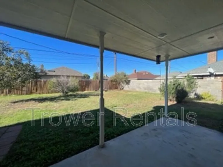 3913 Lyndale Dr — Photo 29