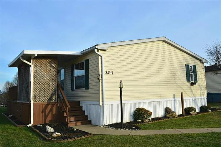 204 Bridlewood Ct N photo 1