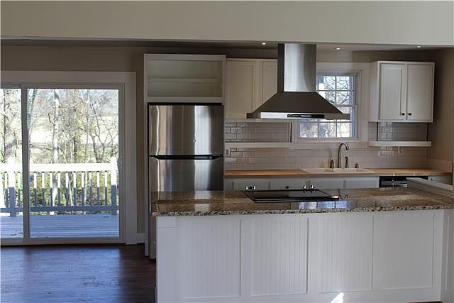 2nd image of 5416 Oakmont Cir