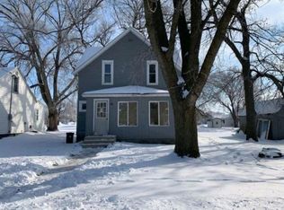 304 S Washington Ave, Graettinger, IA 51342
