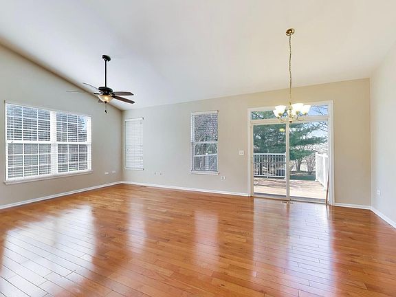 3rd image of 985 Oak Ridge Blvd