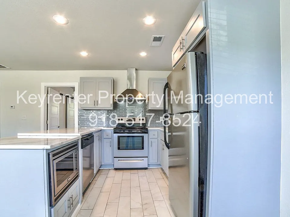 3315 E 8th St Duplex