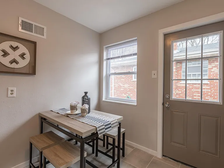 2932 Hallmark Ln — Photo 5