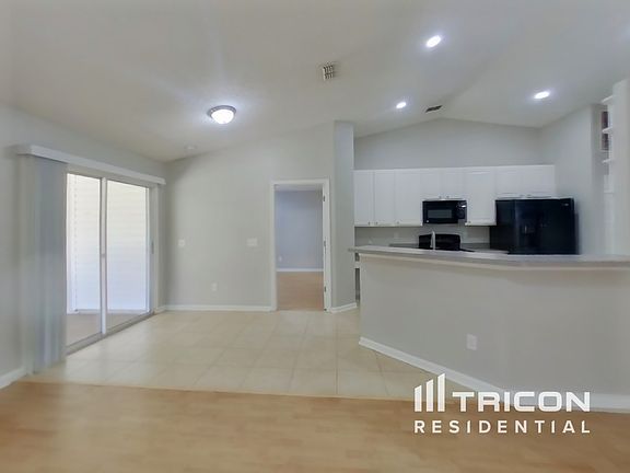 5th image of 2492 Bentwater Dr W