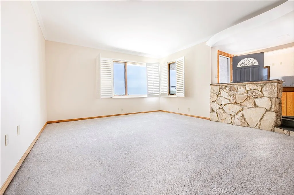 4 bed, 3383 sqft, $6,200 — Photo 3