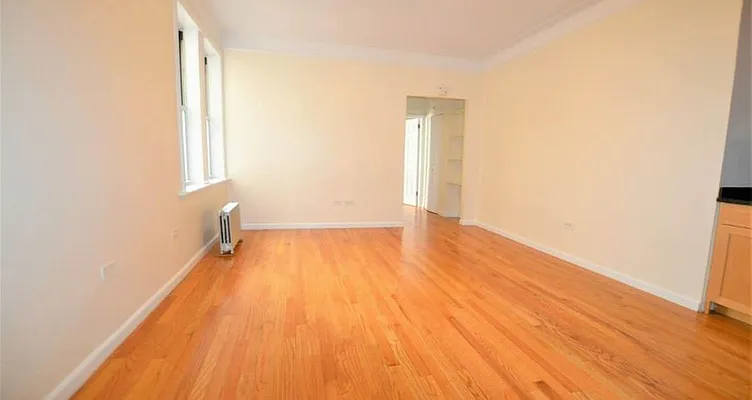 Rented by Manhattan Realty Group | media 13