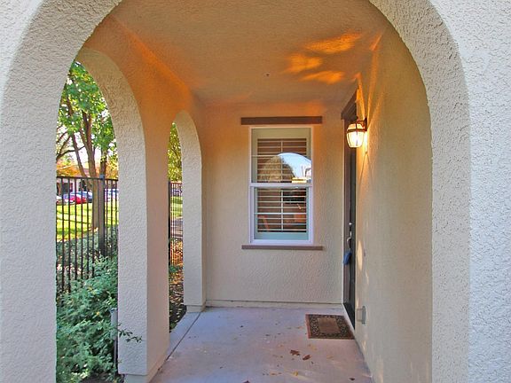 3rd image of 8112 Crystal Walk Cir
