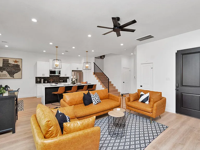 5308 Denmark St — Photo 3