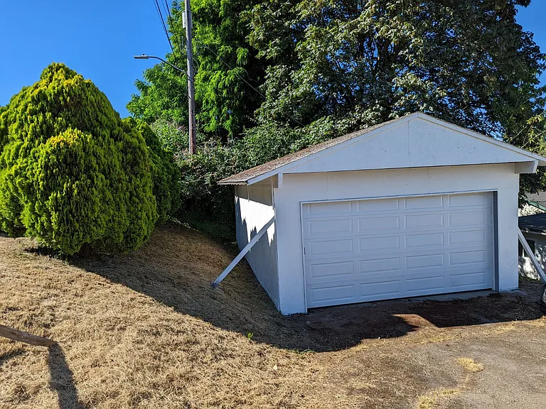 24th Ave SW — Photo 27