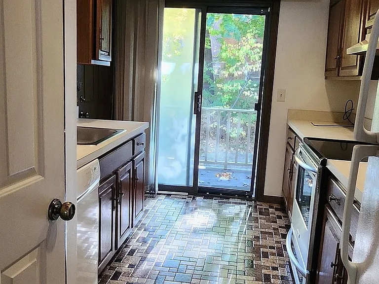 375 Glendale Ave #D4 — Photo 14