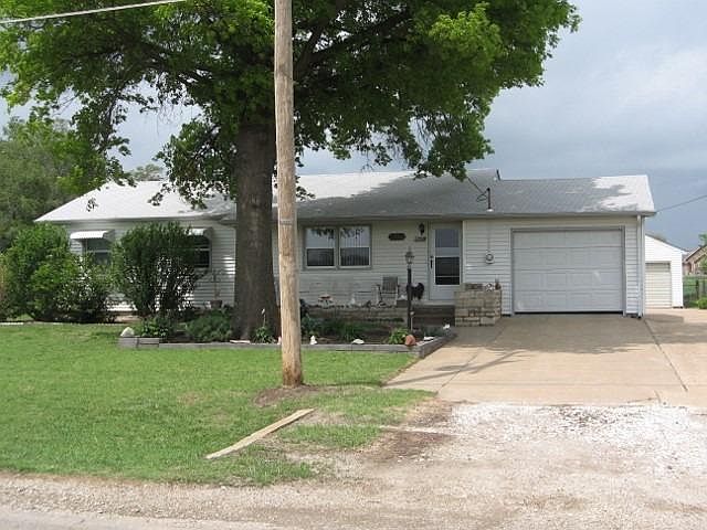 1st image of 1730 W 1st St