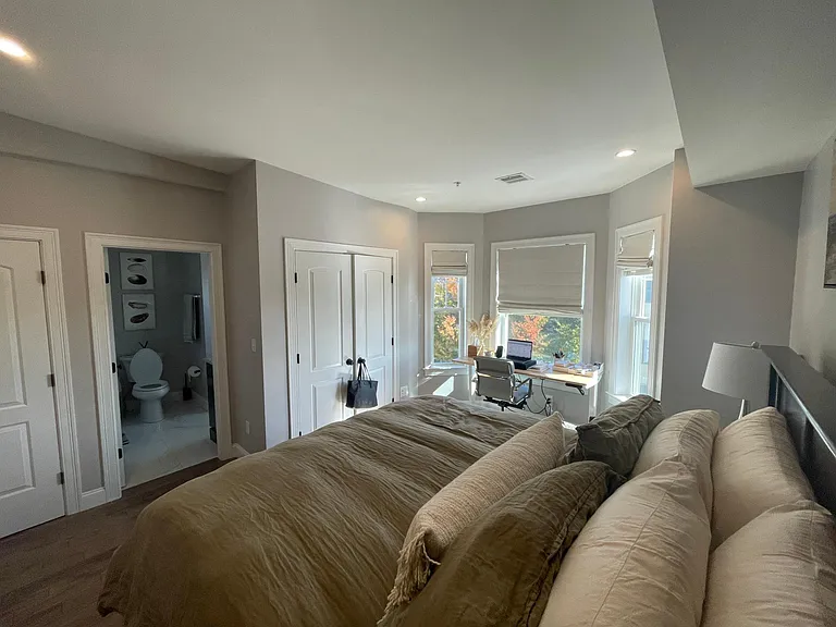 Primary bedroom (example with furniture)
