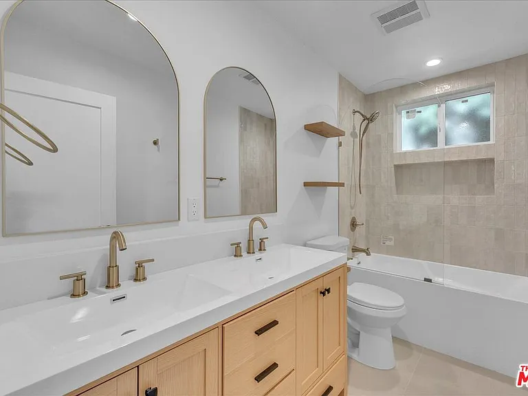 6913 1/2 Encino Ave #UPPER — Photo 27