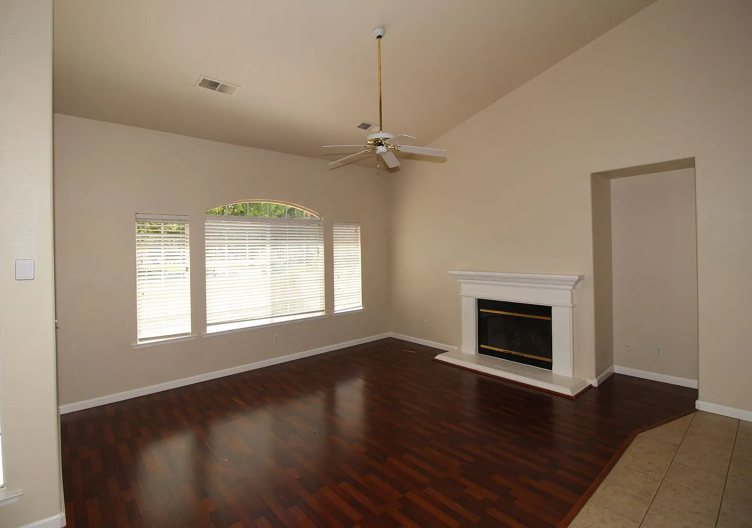 Clovis Home across from a community park — Photo 3